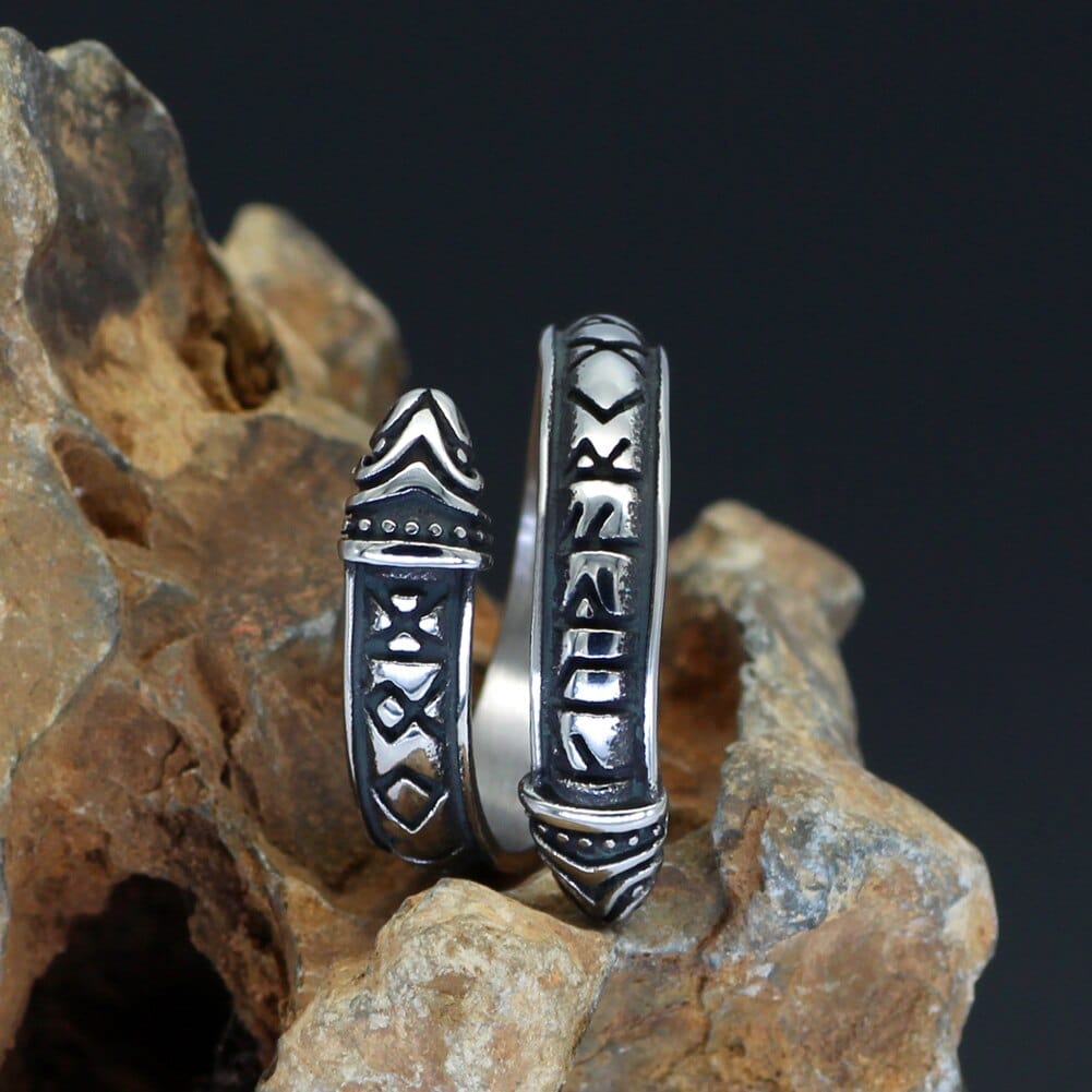 Open runic ring