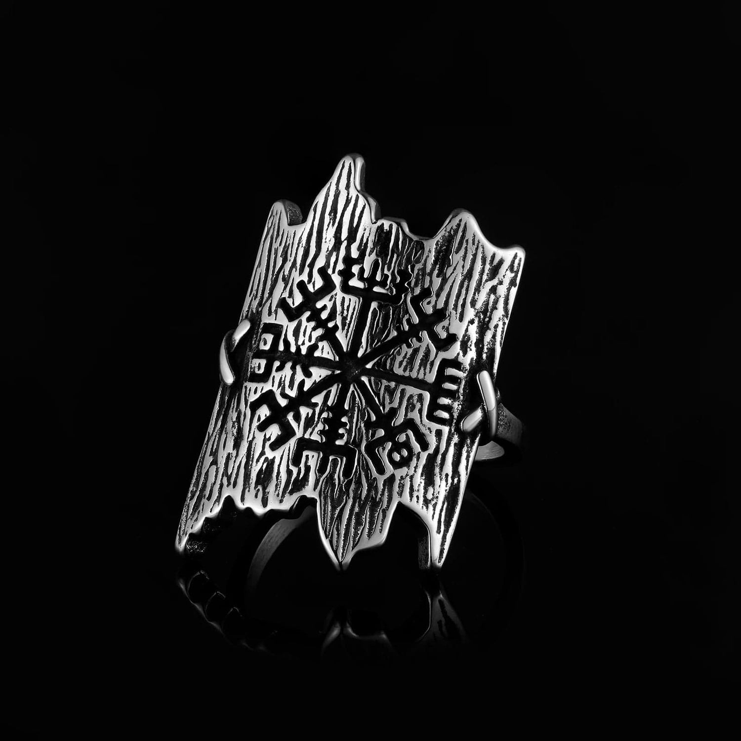 Viking ring with bark engraved Vegvisir