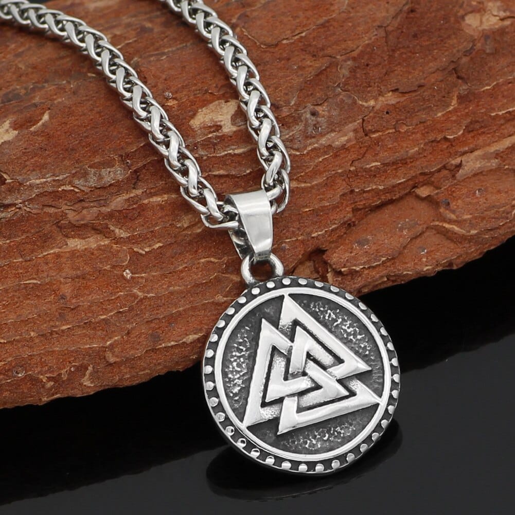 Combatant's Necklace - Valknut