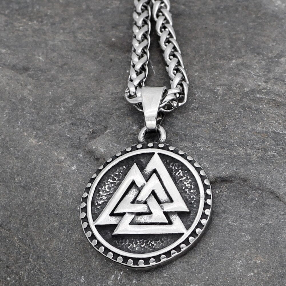 Combatant's Necklace - Valknut
